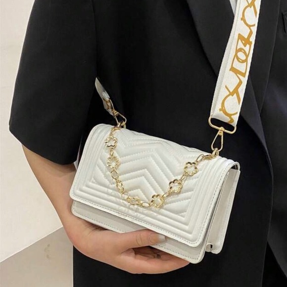 White Mini Chevron Chain Decor Square Purse Crossbody Bag Sz Small NWOT - Picture 4 of 7